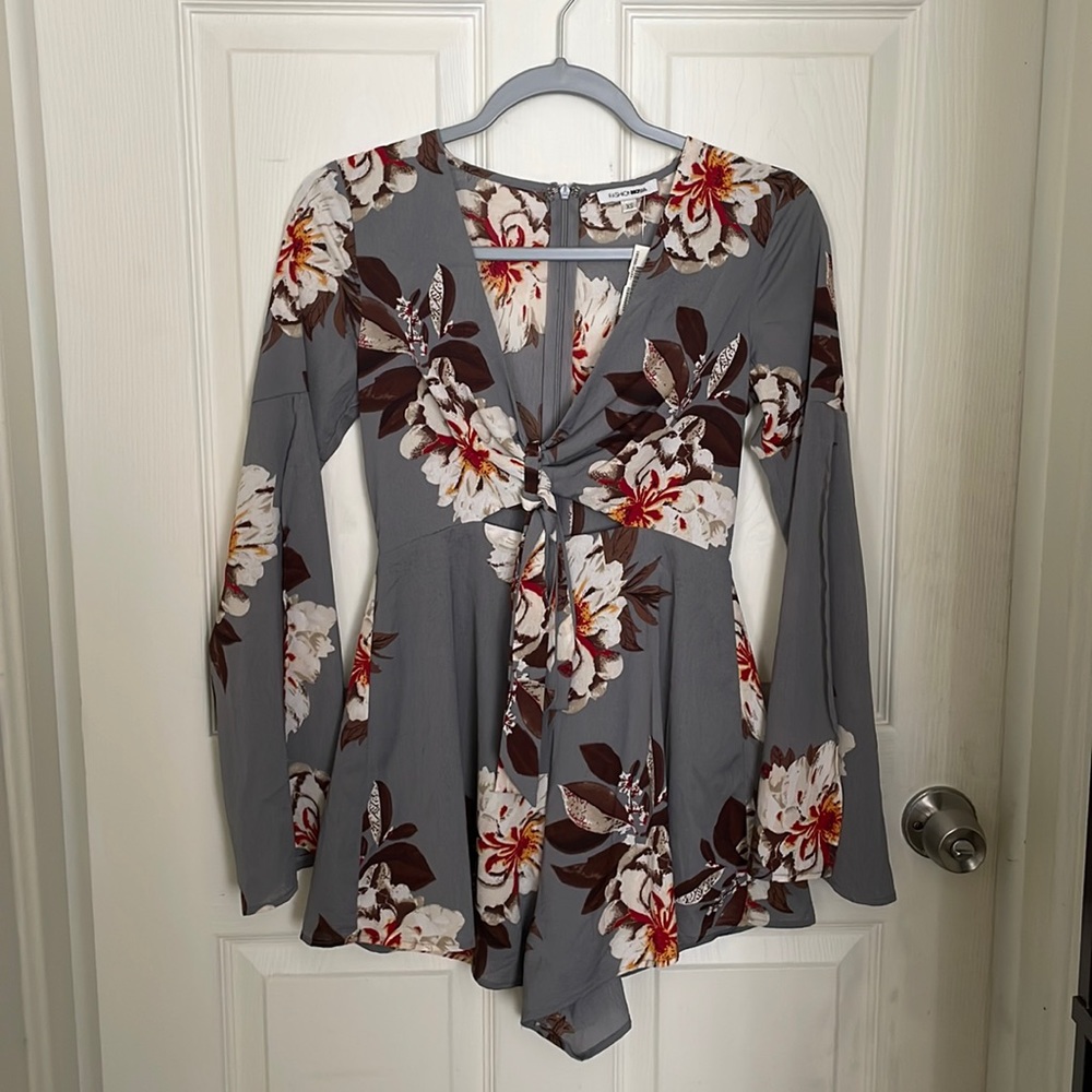 Gray Floral Romper with flowy sleeves